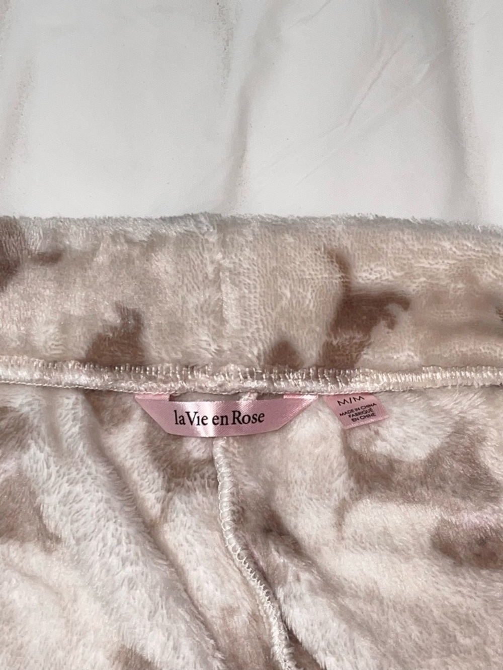 La Vie En Rose Beige Plush Pajama Set with Dachshund Applique - Picture 7 of 15